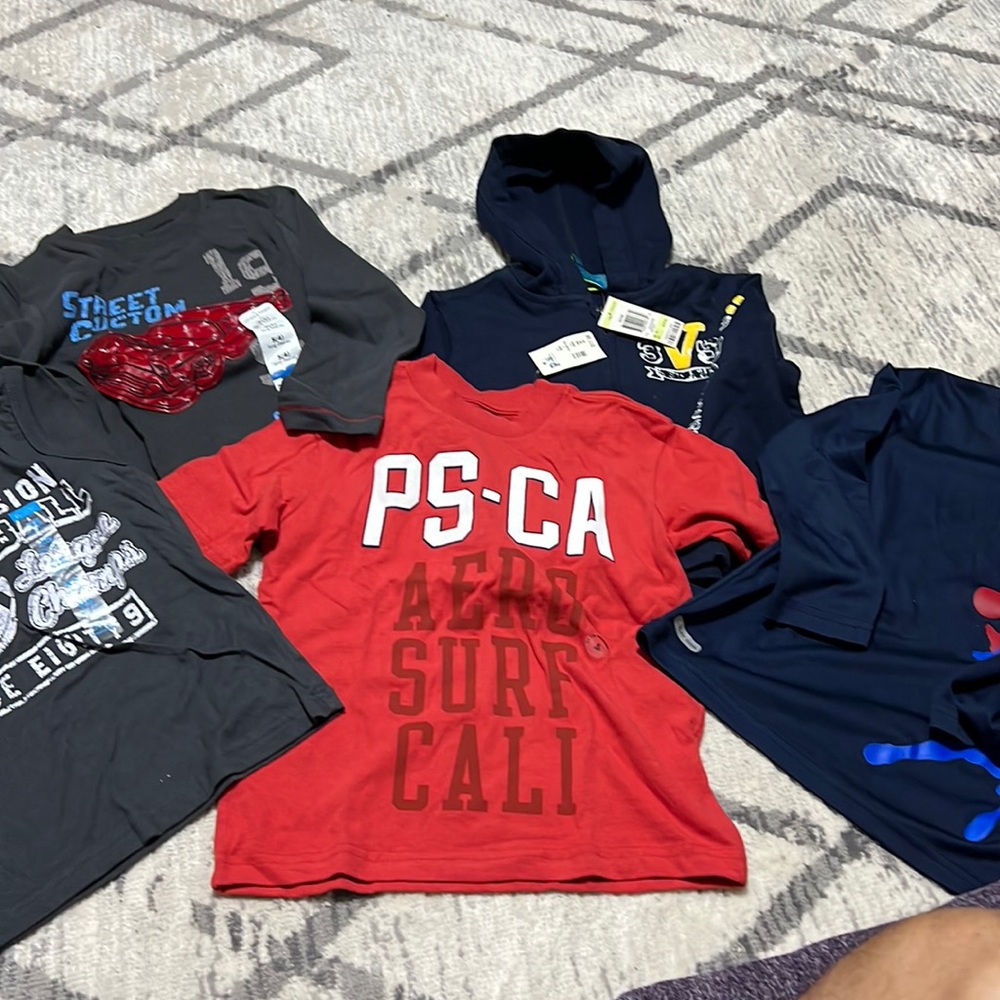 Boys 5pc Shirts and Hoodies Lot Size 4 Retails: $60 Make an offer. Brand new.